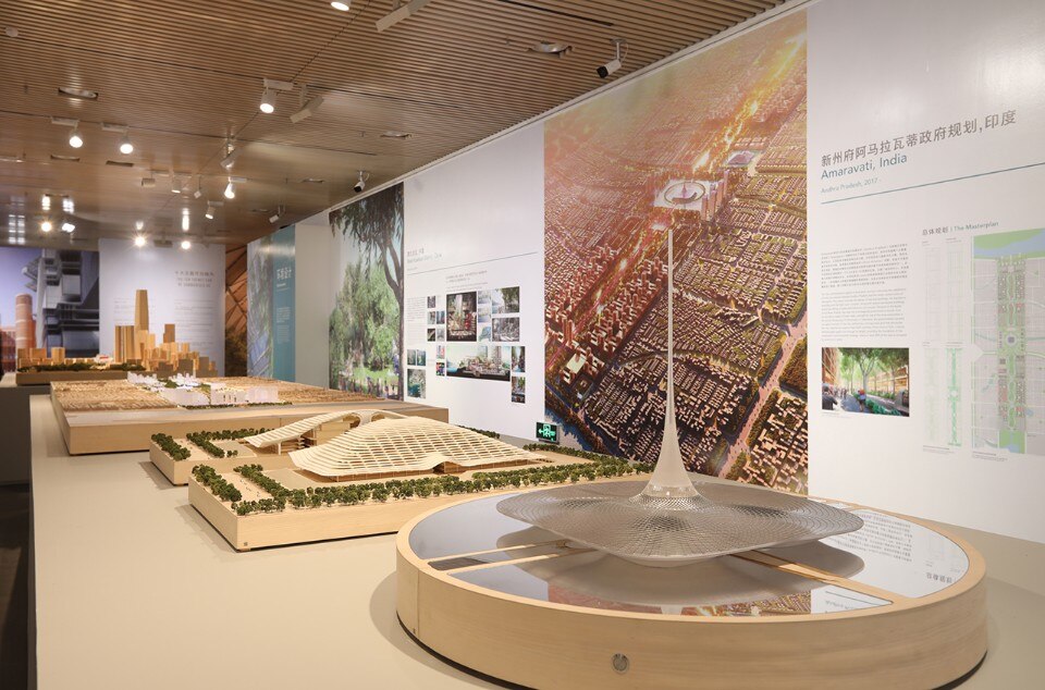 Img. 1 View of the exhibition © Foster + Partners